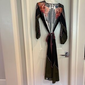 Stylish Black and Green Women's Kimono